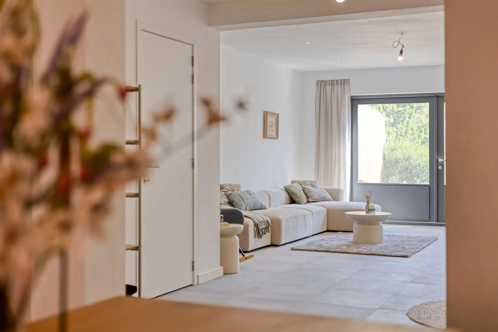 Volledig vernieuwde woning met 4 grote slaapkamers en tuin foto 11