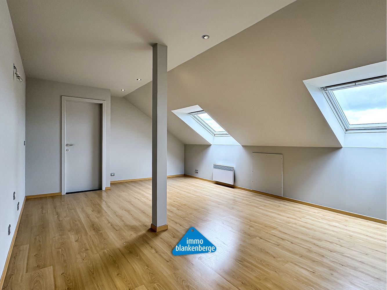 Ruim Appartement met Twee Slaapkamers en Prachtig Landelijk Zicht foto 13