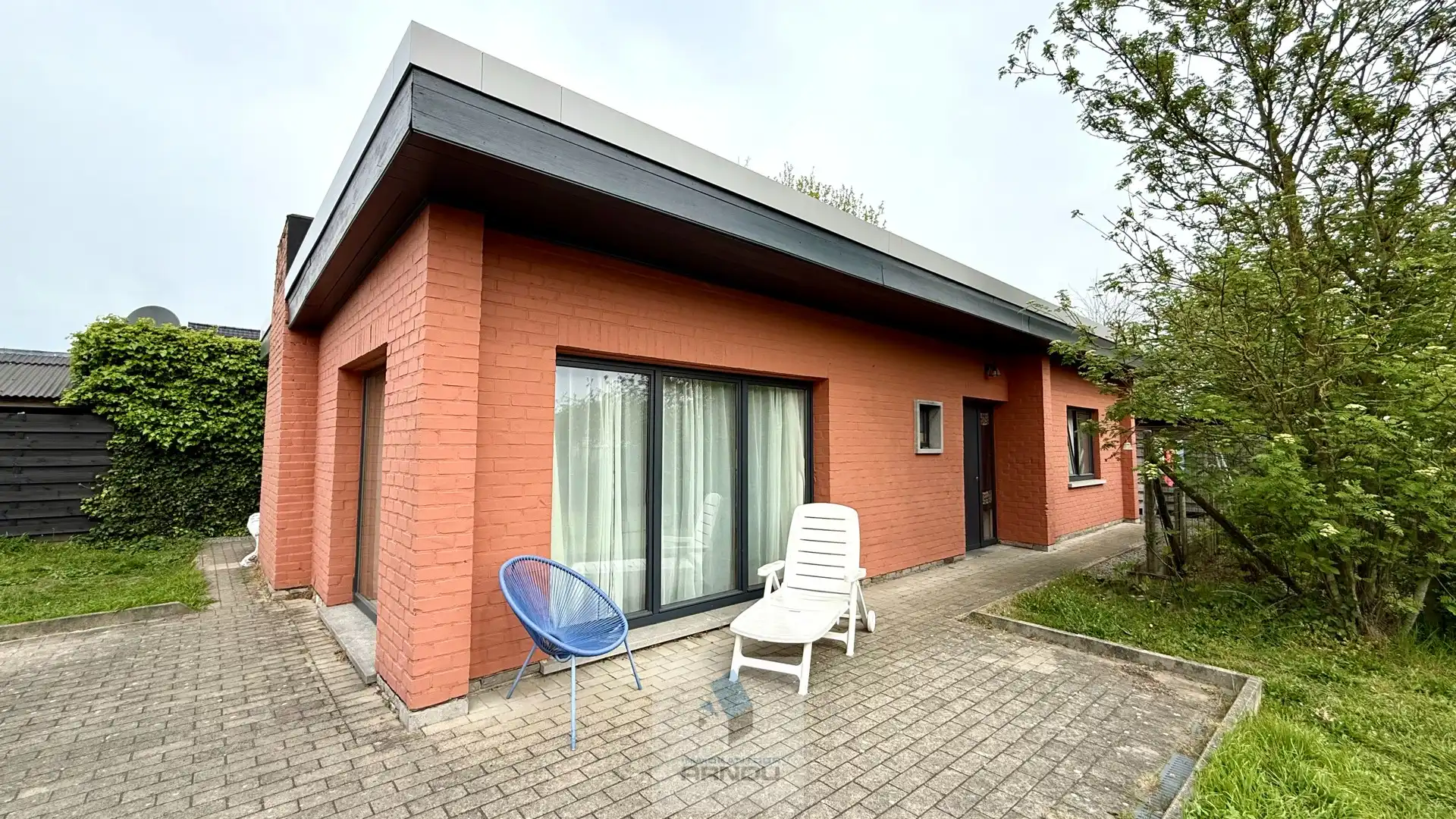 Rustig gelegen bungalow met 2 slaapkamers foto {{pictureIndex}}