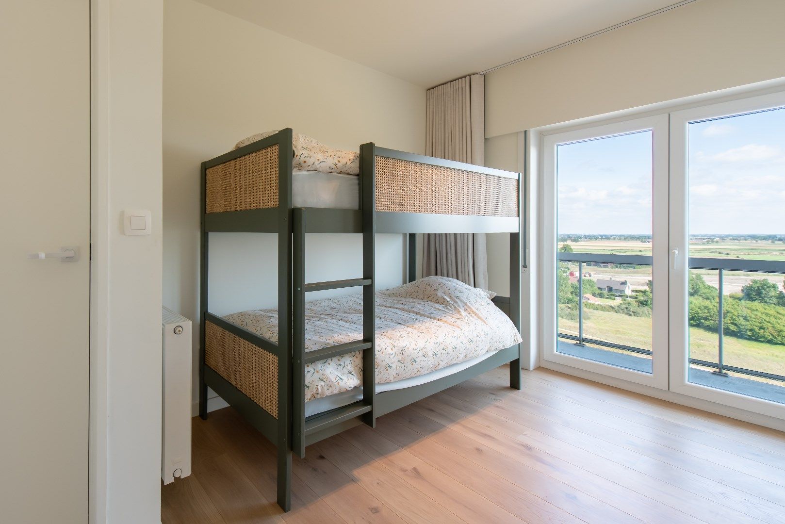Uniek gerenoveerd doorloopappartement met frontaal zeezicht in residentie Pearl Beach te Middelkerke foto 12