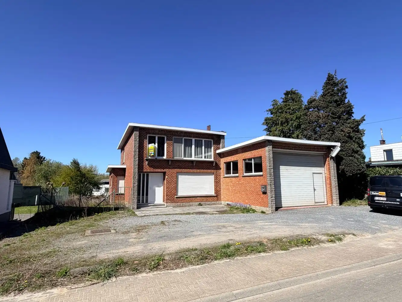 Te renoveren woning met grote werkplaats foto 2