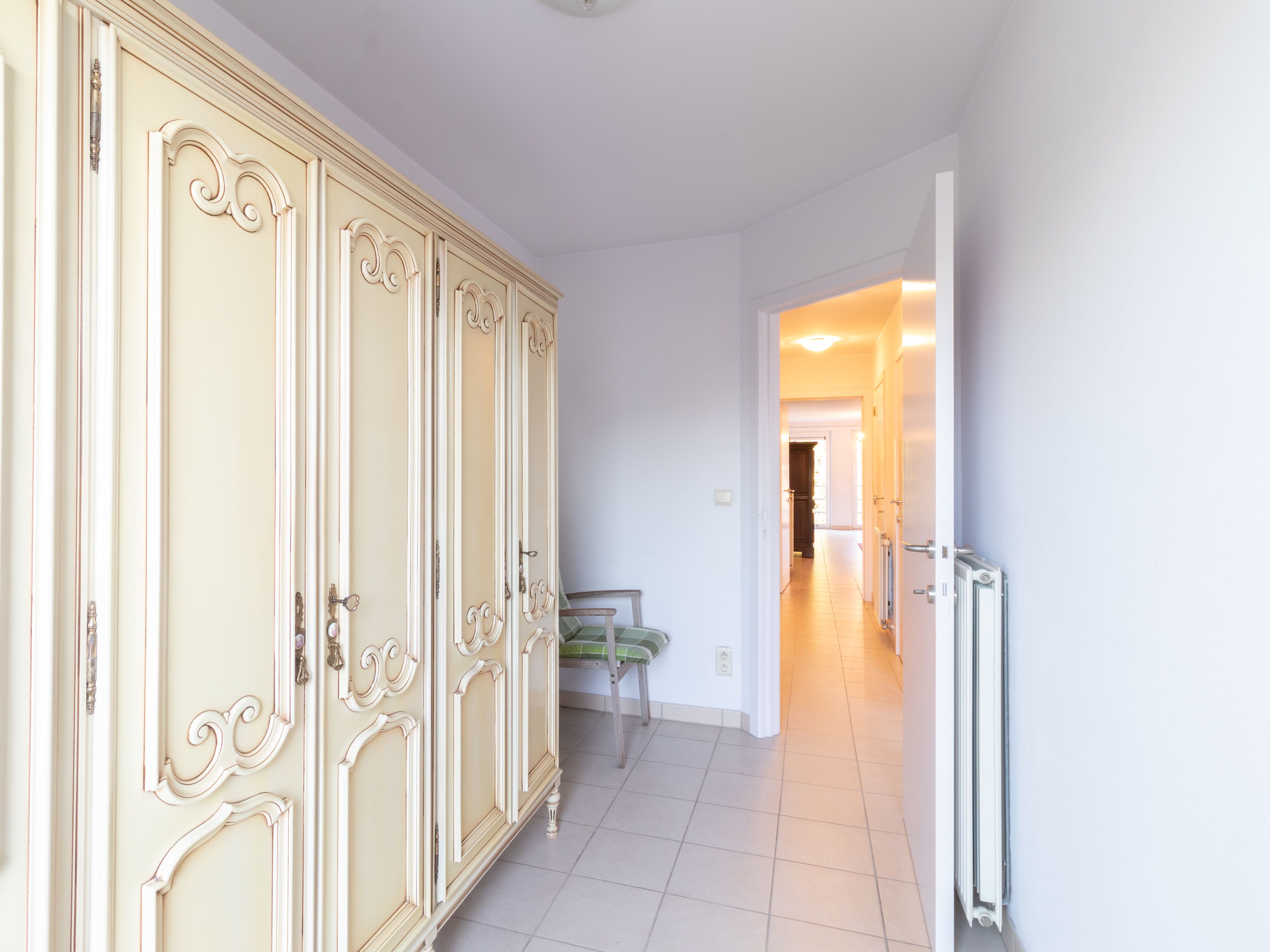 Licht appartement met twee terrassen en autostaanplaats foto 12