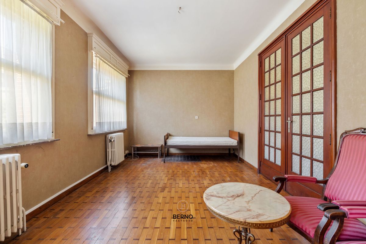 Karaktervolle woning met art-deco elementen en dubbele garage. foto 7