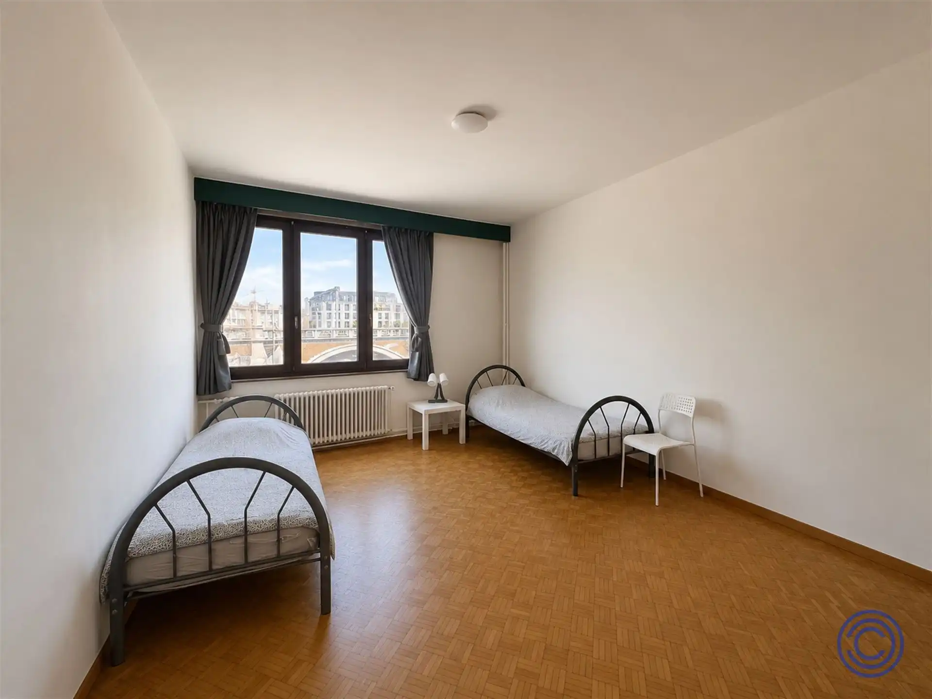 Ruim 4-slaapkamerappartement op centrale locatie! foto 6