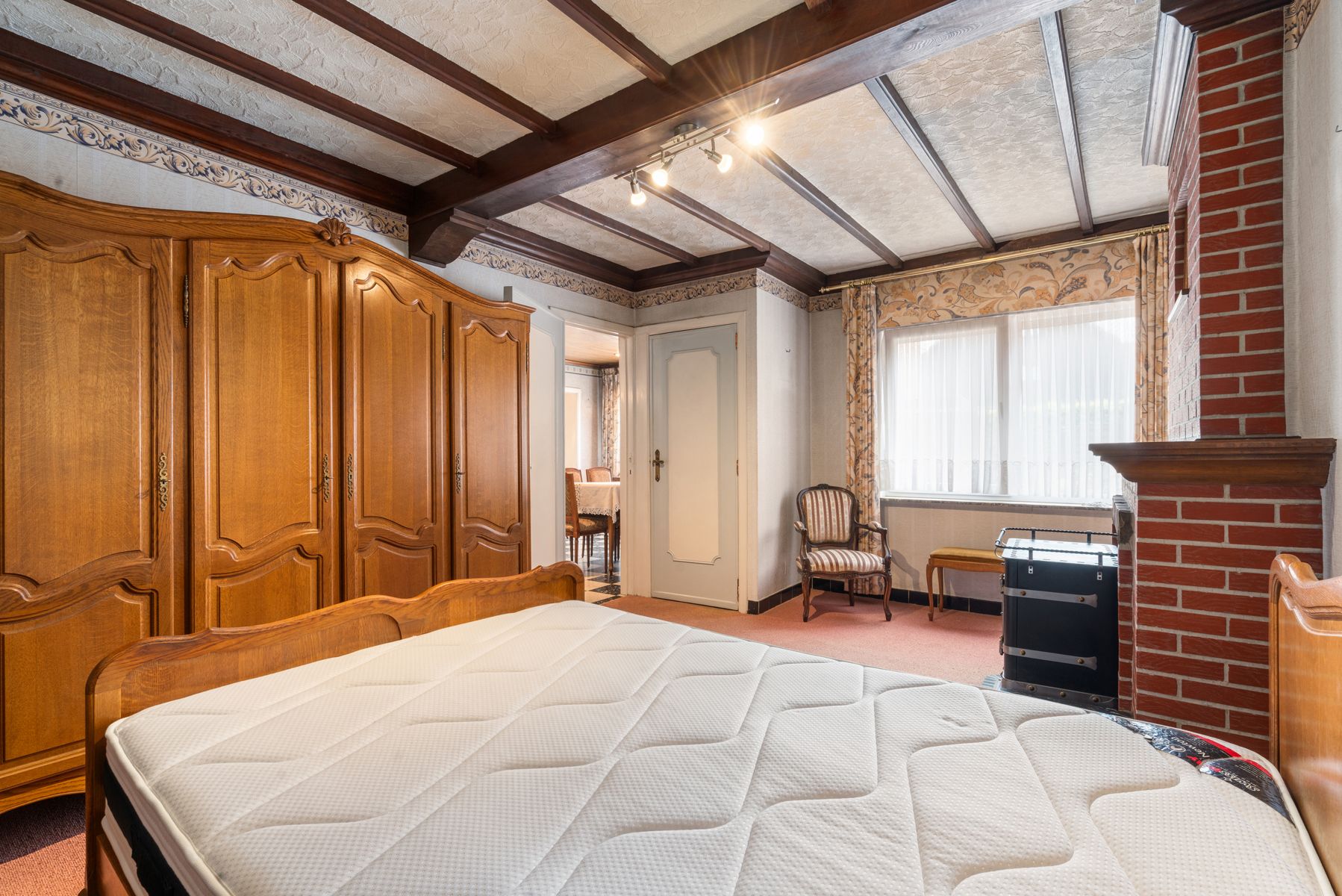 Renovatieproject op prachtige door groen omgeven ligging  foto 4
