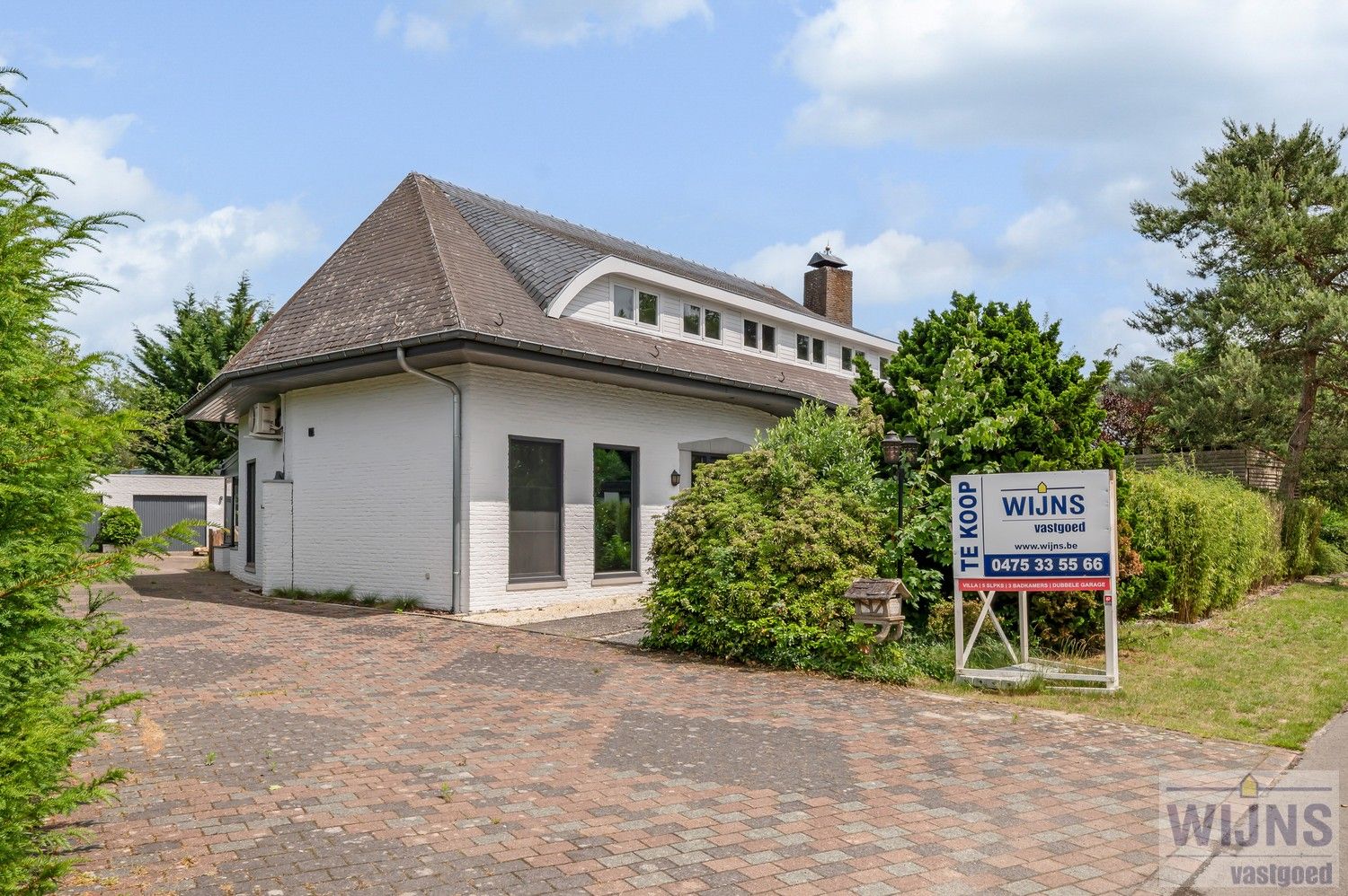 "OPENHUIS" op donderdag 26/06 van 18u tot 19u30!! Prachtige en ruime villa met mogelijk zes slaapkamers gelegen op een toplocatie. foto {{pictureIndex}}