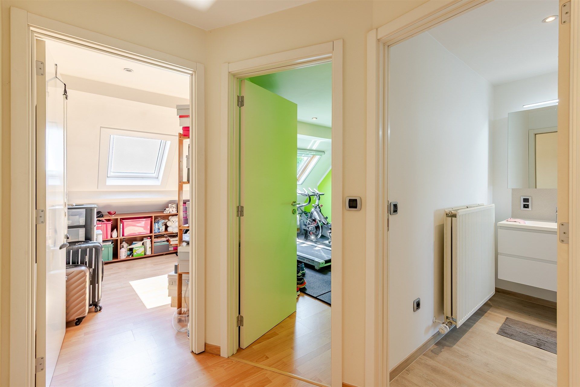 Uitstekend gerenoveerde woning met tuin en parkeerplaats foto 15
