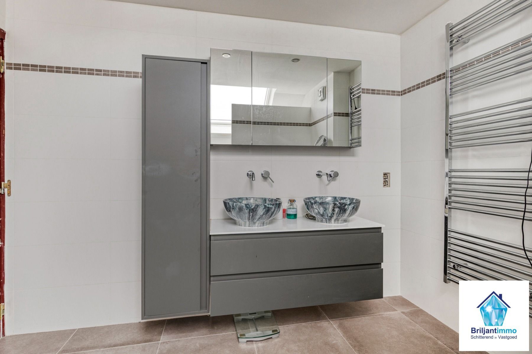 Wonen met comfort: airco, jacuzzi, rolluiken & meer foto 14