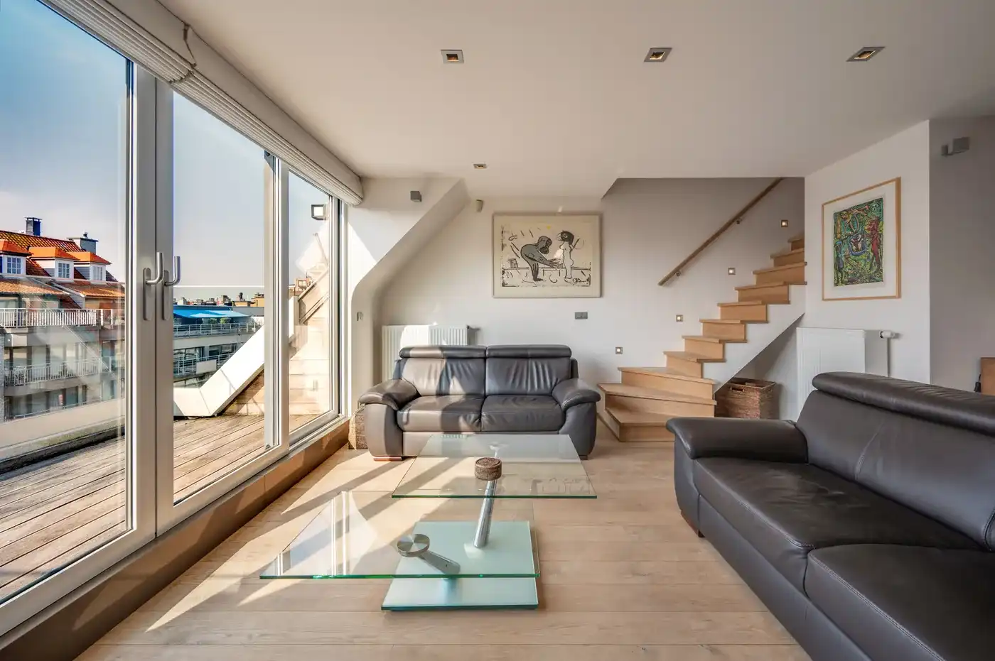 Lichtrijk en ruim duplexappartement met 2 grote zonneterrassen op een zucht van de Zeedijk  foto 2
