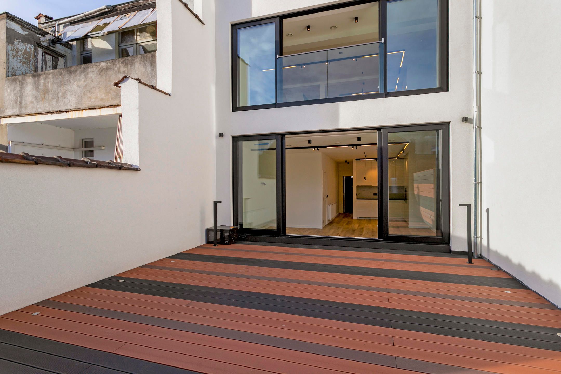 Prachtig high-end renovatieproject - 1 slpk met groot terras foto {{pictureIndex}}
