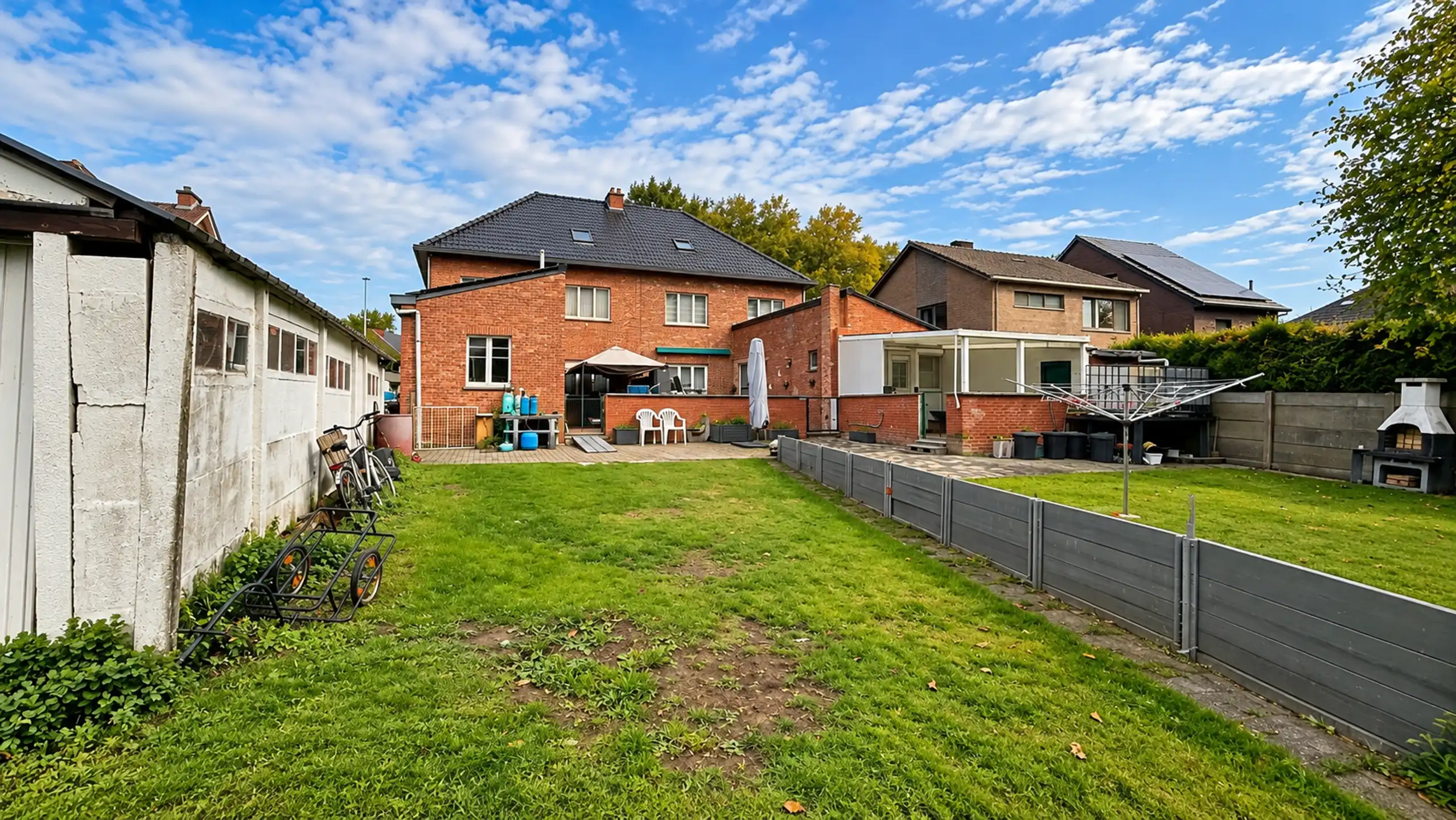 Instapklare halfopen bebouwing met zonnige tuin en garagebox foto 33