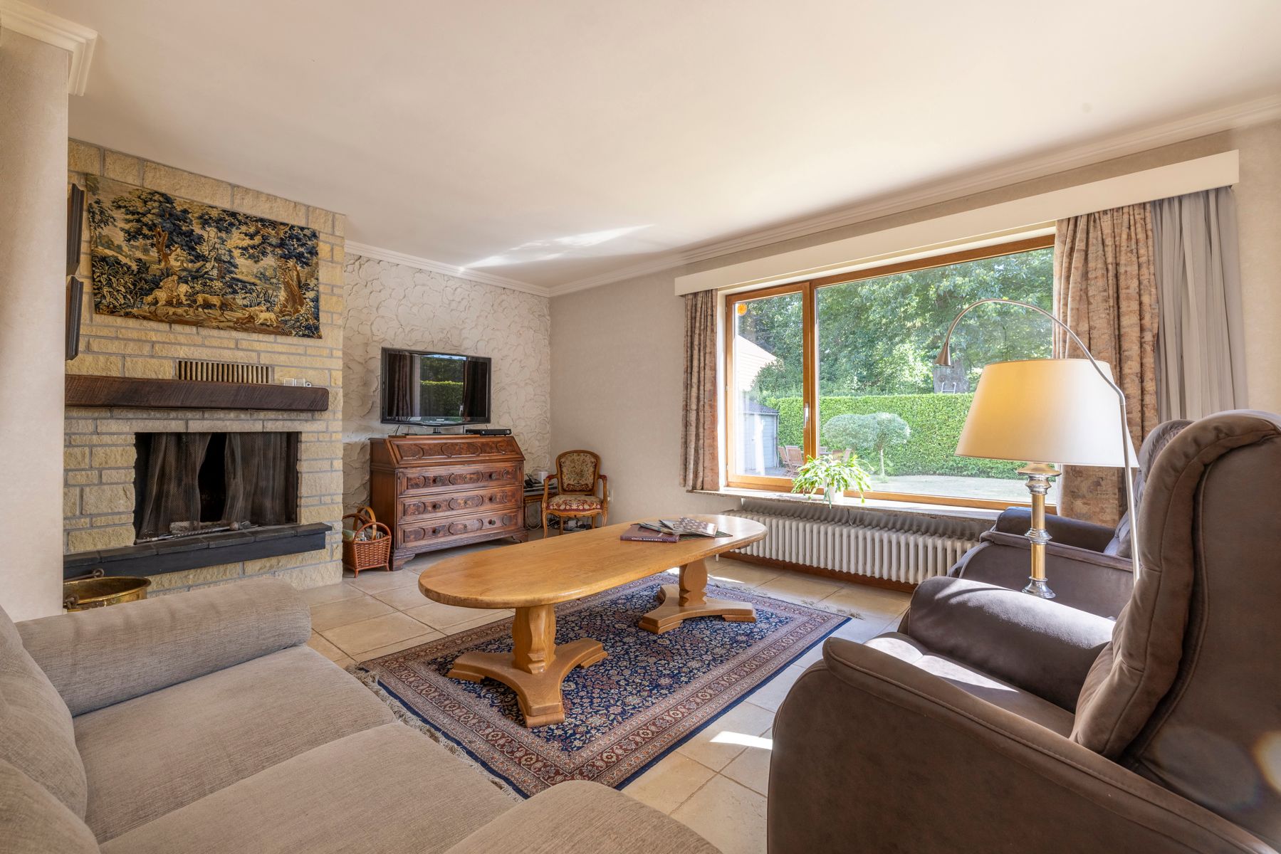 Villa met 4 slaapkamers, grote tuin en garage te koop! foto 6
