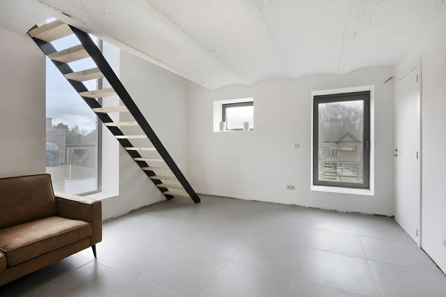 INSTAPKLARE WONING MET BIJGEBOUW EN RUIME GARAGE/LOODS  foto 21