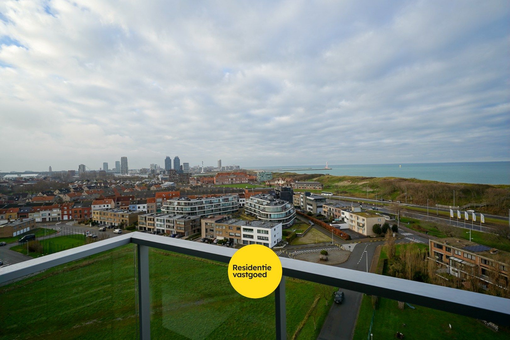Appartement met 2 slaapkamers en zeezicht te Bredene foto 8