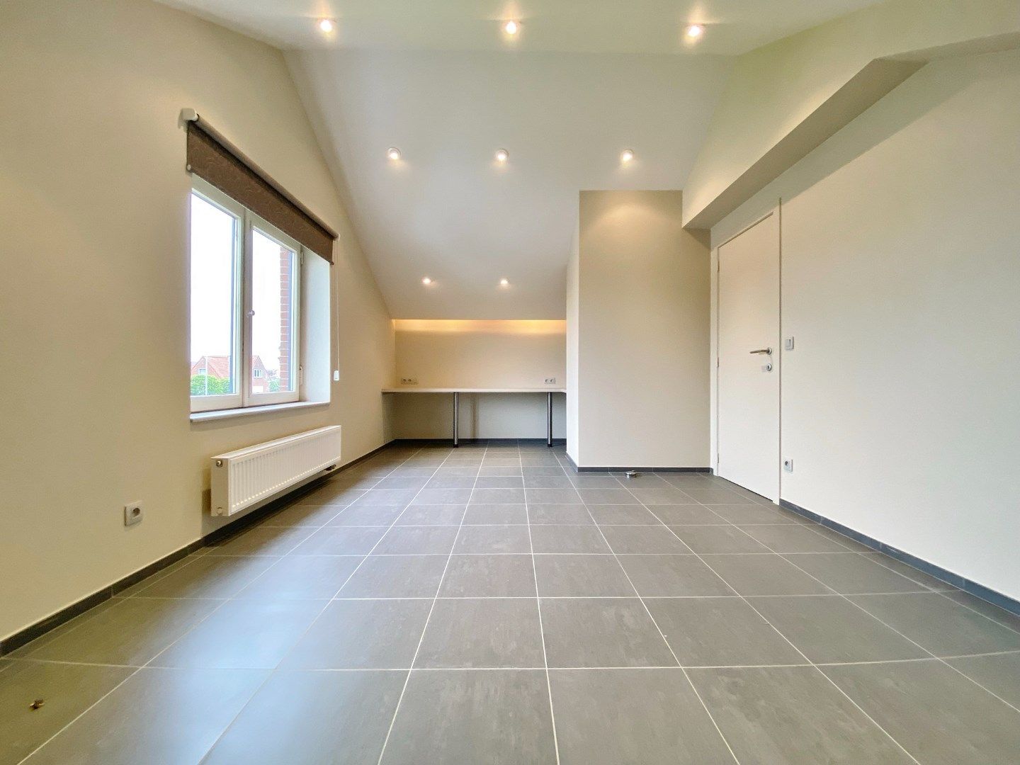 Alleenstaande woning met garage en zonnige tuin met prachtig uitzicht.  foto 14