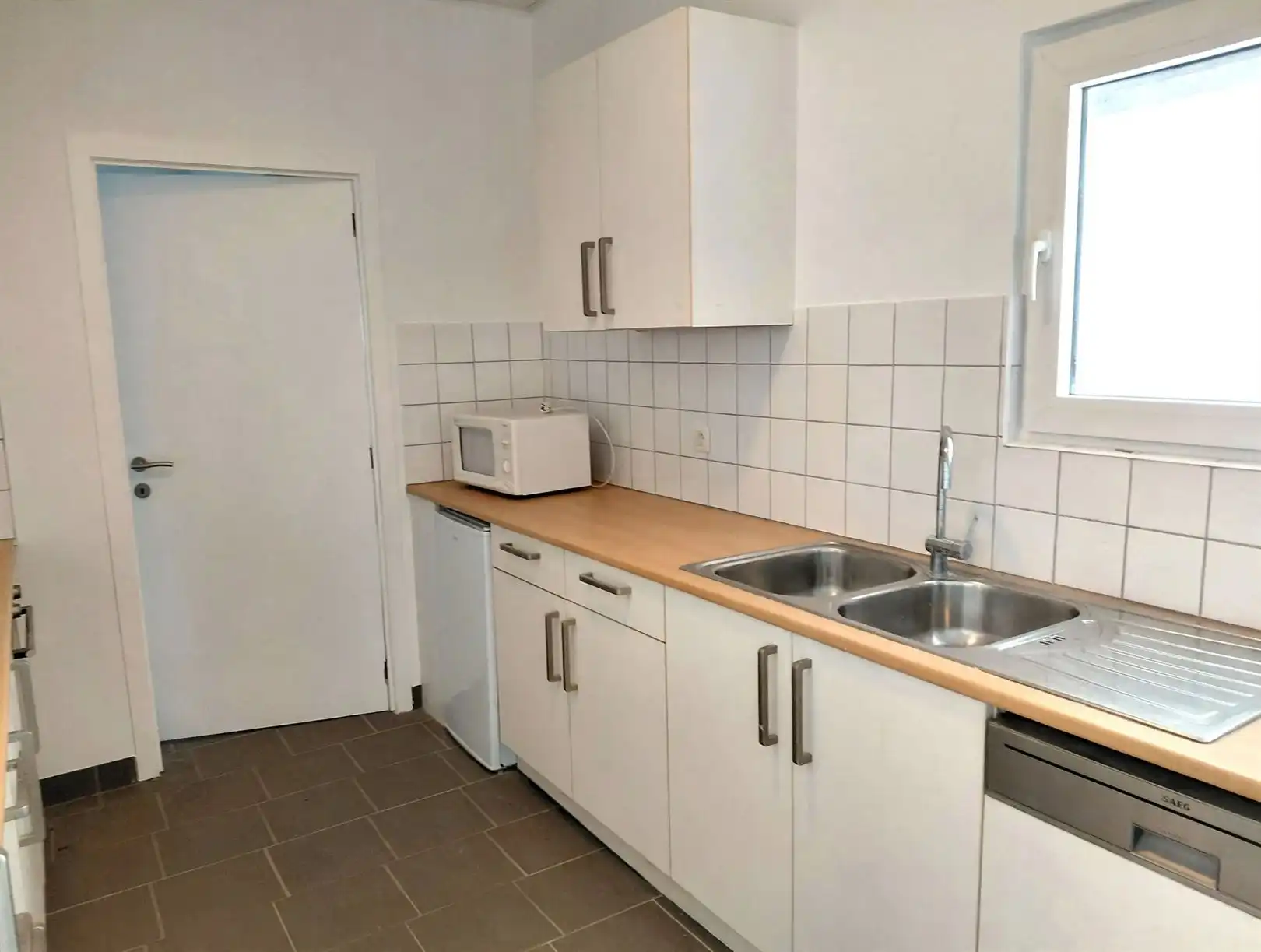 TE HUUR: Gesloten bebouwing met 2 slaapkamers in het centrum van Heusden! foto 8