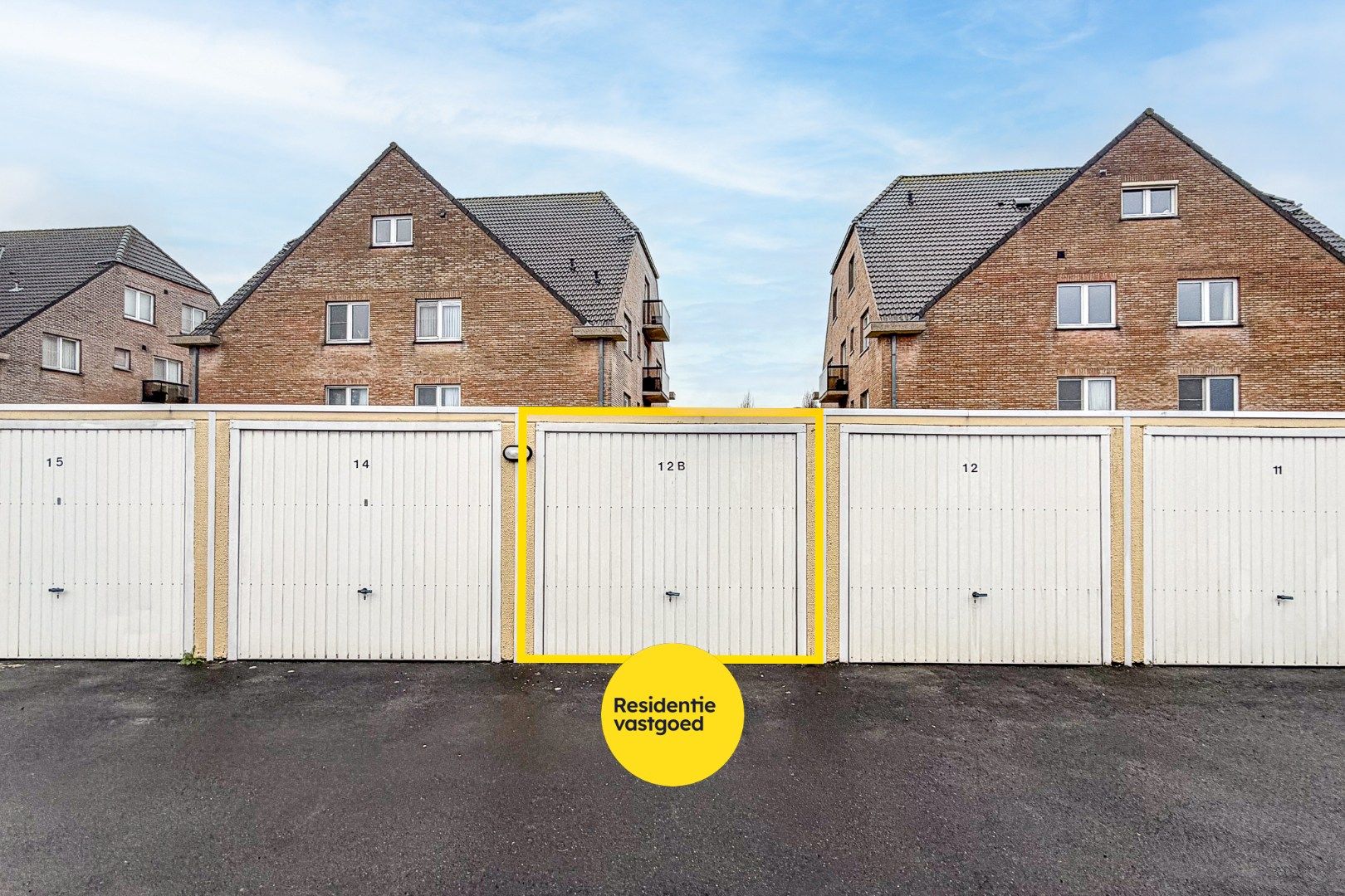 Garagebox in centrum Oudenburg foto {{pictureIndex}}