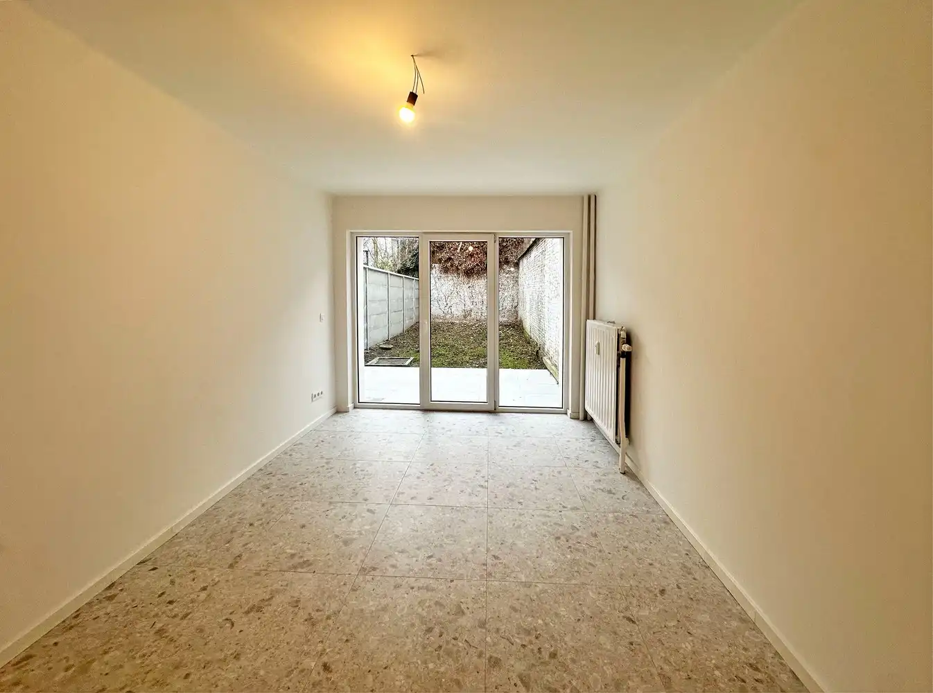 Gelijkvloers kantoor met aparte keuken en tuin in Antwerpen! foto 2