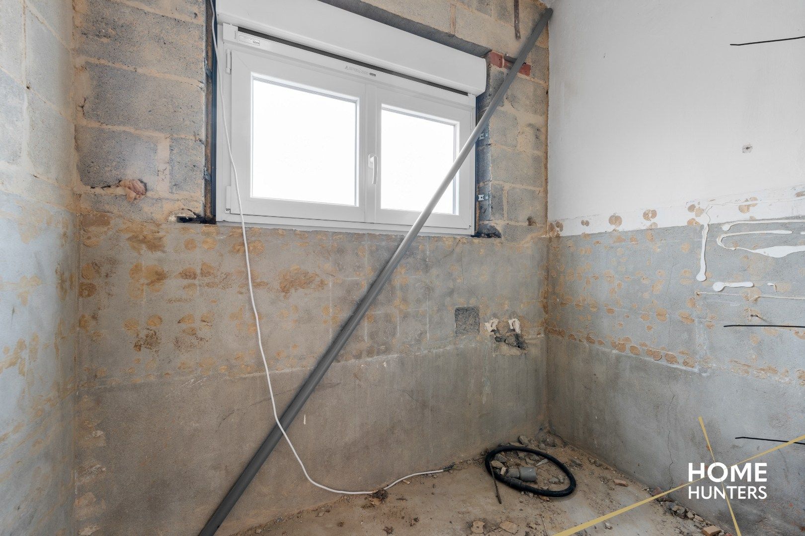 Ruime hoekwoning met potentieel te Roeselare! foto 7