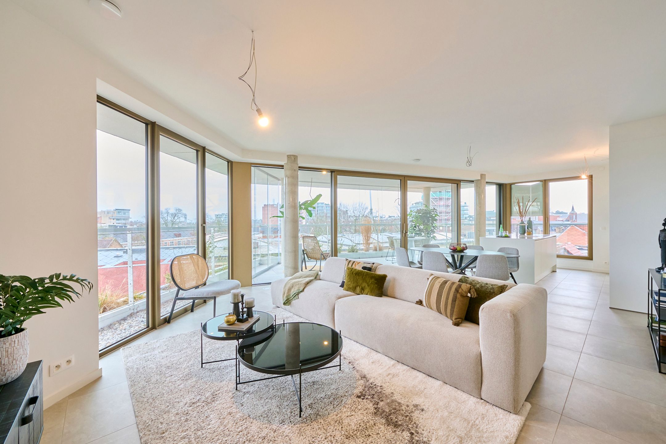 APPARTEMENT MET WINTERTUIN, 138m², 2 SLAAPKAMERS 2 BADKAMERS foto 2