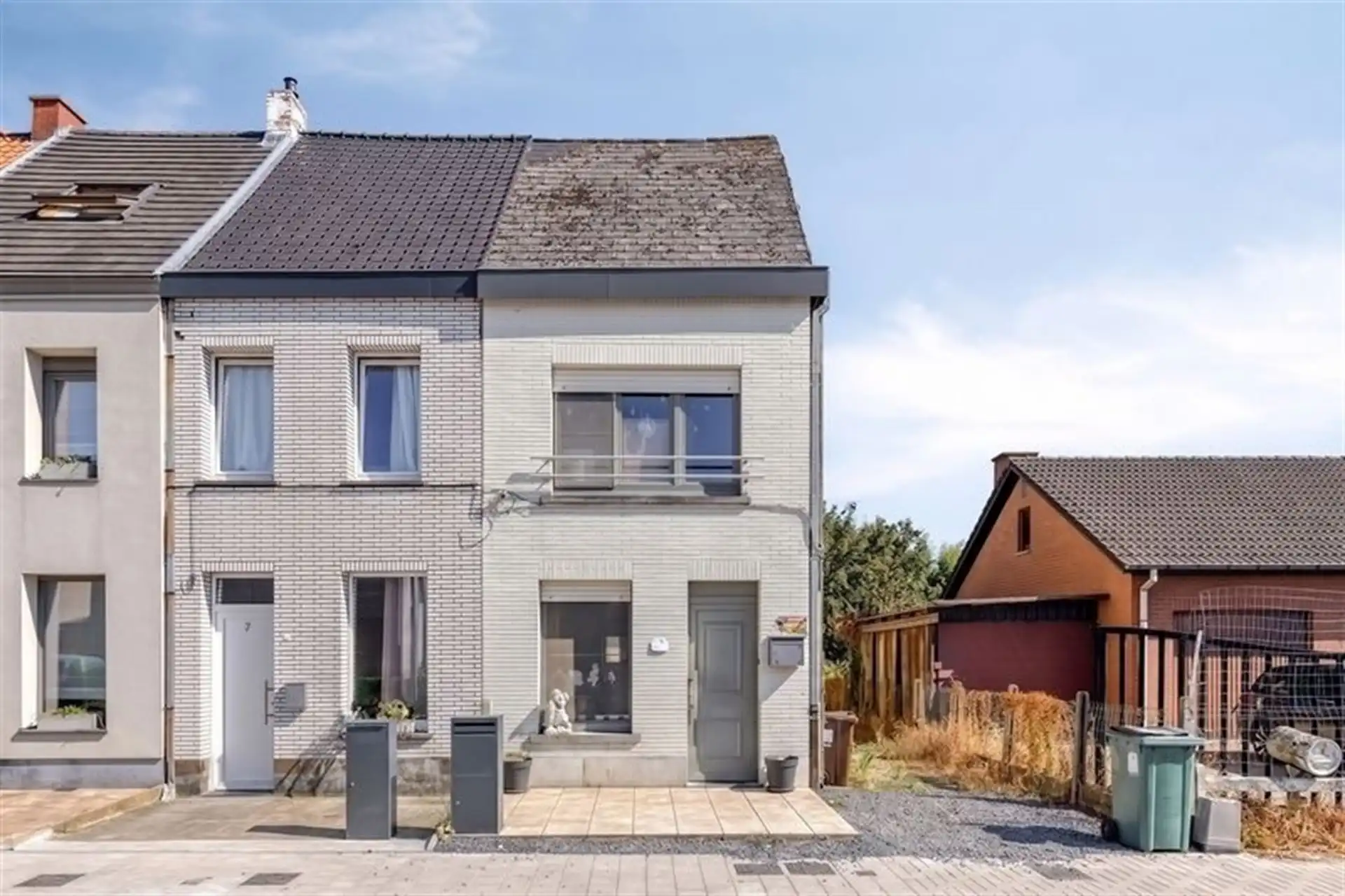 Goed gelegen degelijk huis in Eine. foto {{pictureIndex}}