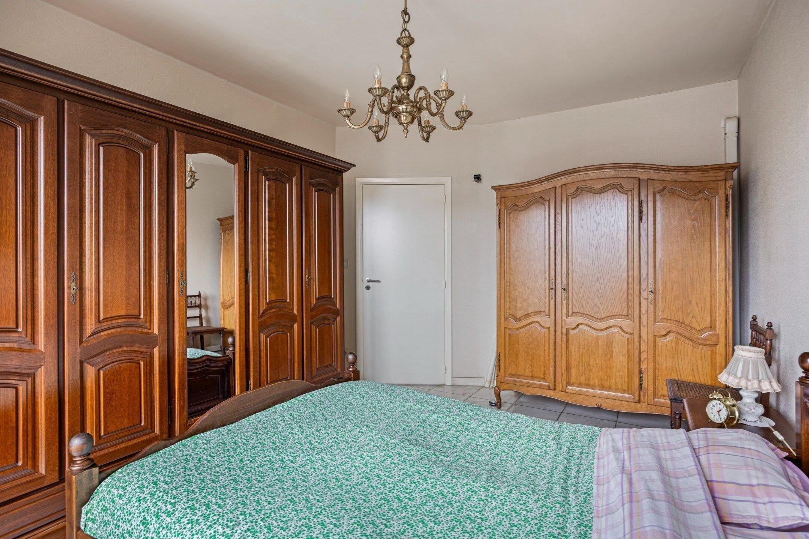 INVESTERINGSPAND: Ruim appartement met garage en zicht op de middeleeuwse Wallen te Tongeren foto 18