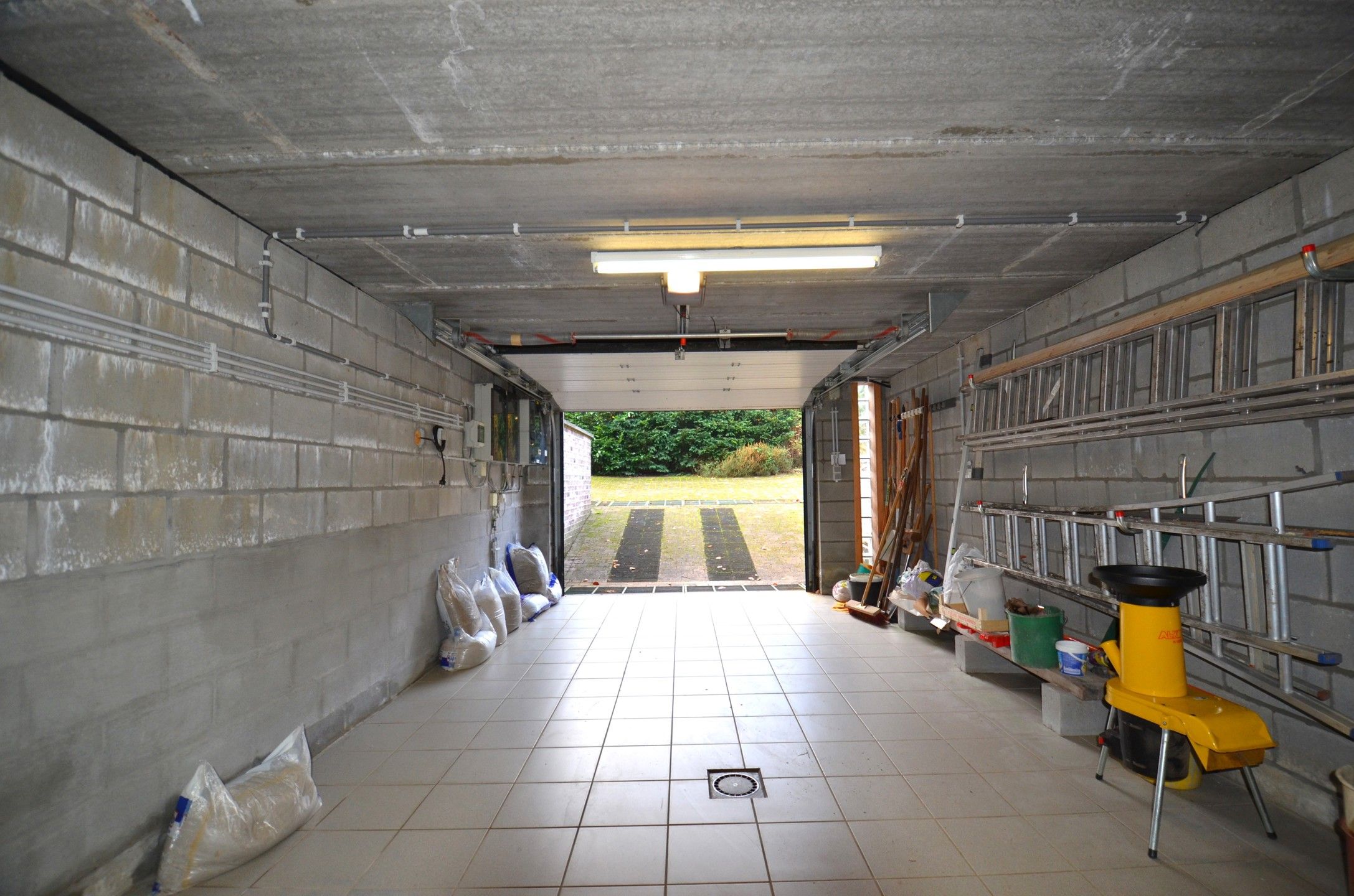 Ruime woning met veel grond foto 18