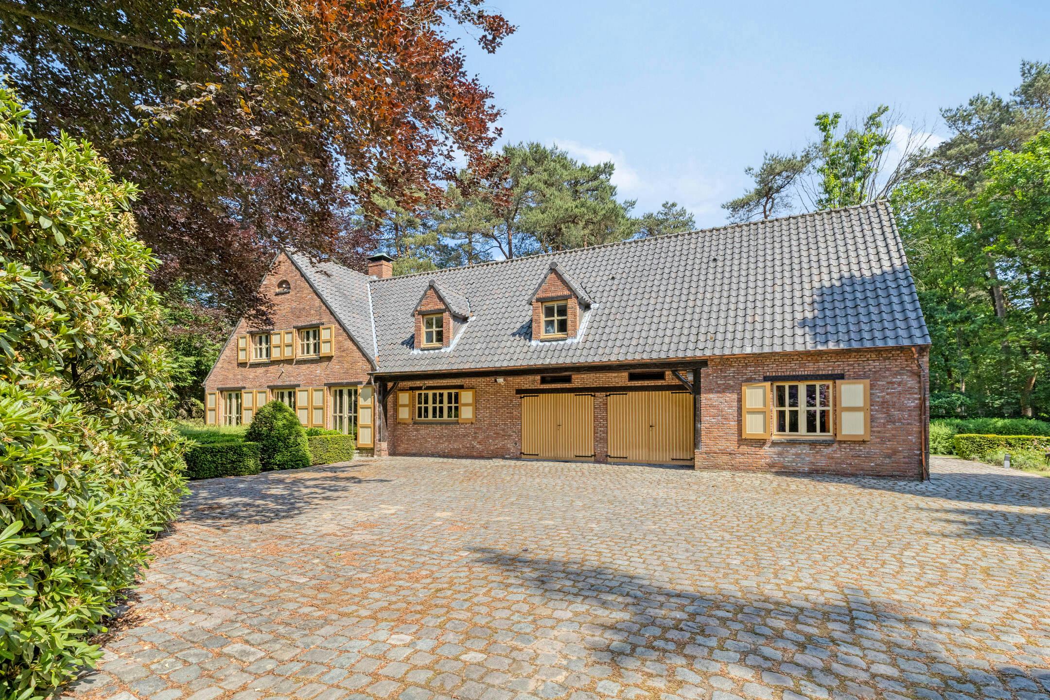 Karaktervolle villa met bijgebouw te koop in Schilde foto 3