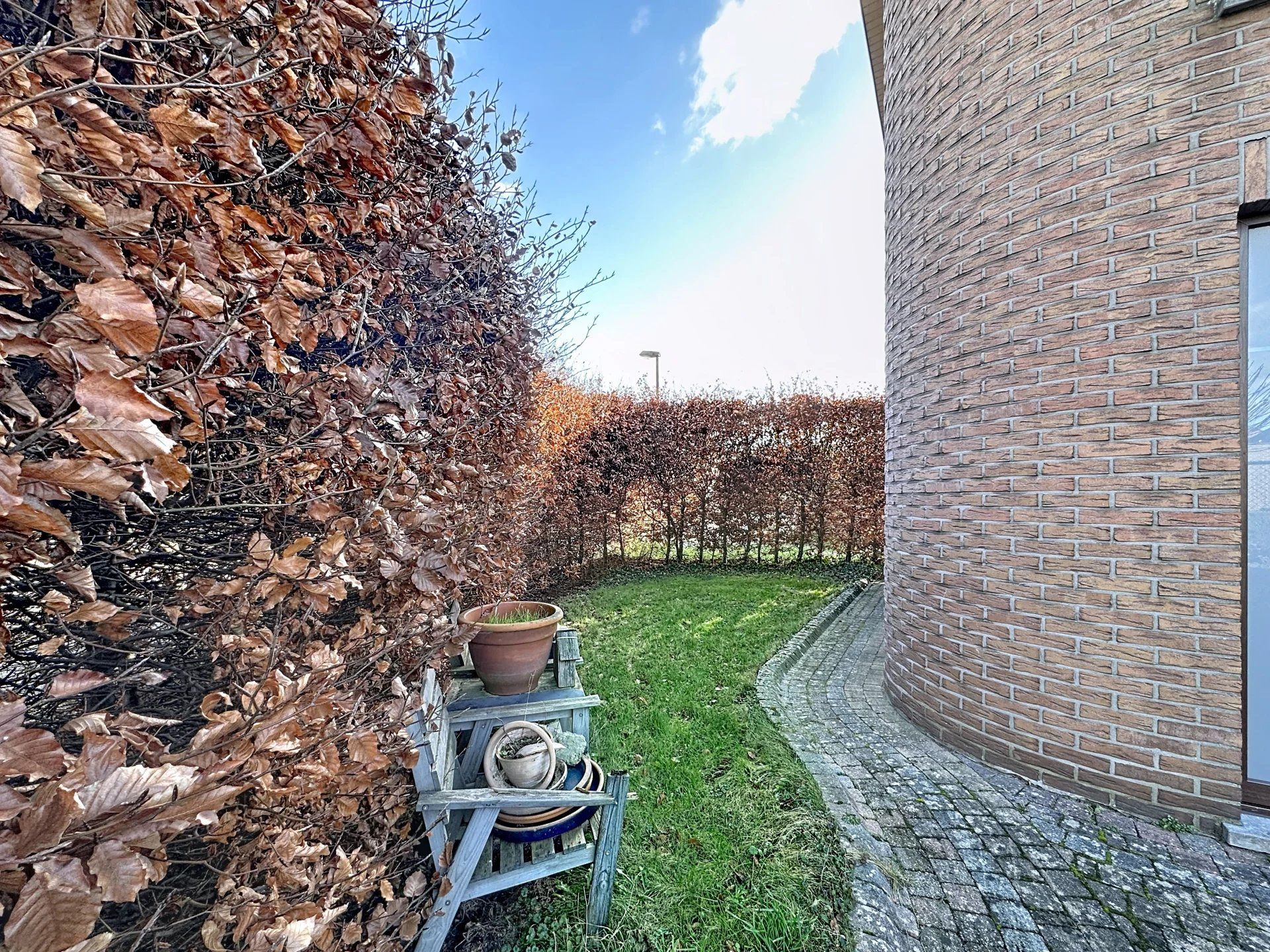 Recent gerenoveerde woning met 3 ruime slaapkamers en kleine tuin vlakbij het centrum. foto 29