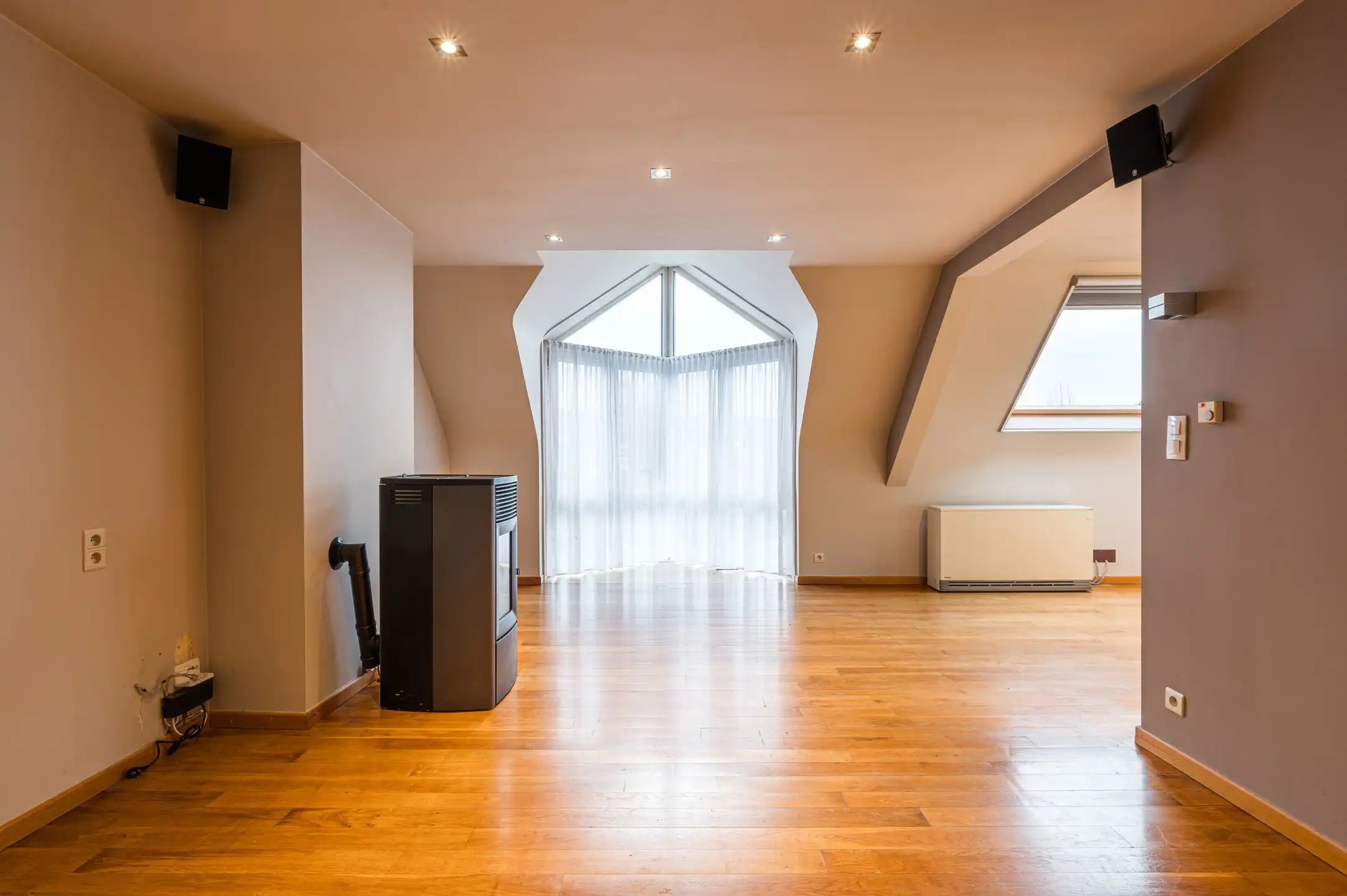 Instapklaar 2 slaapkamer appartement met garage in kleinschalig gebouw foto 4