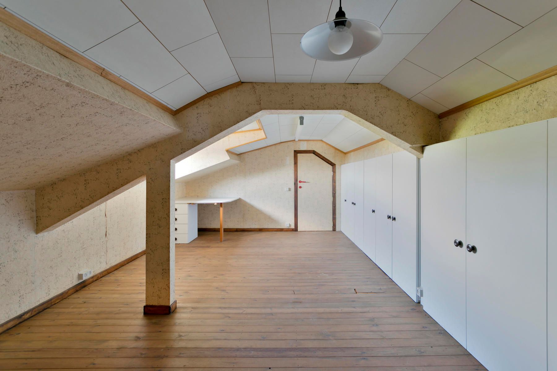 Bungalow met 2 garages, tuin en 3 slaapkamers! foto 21