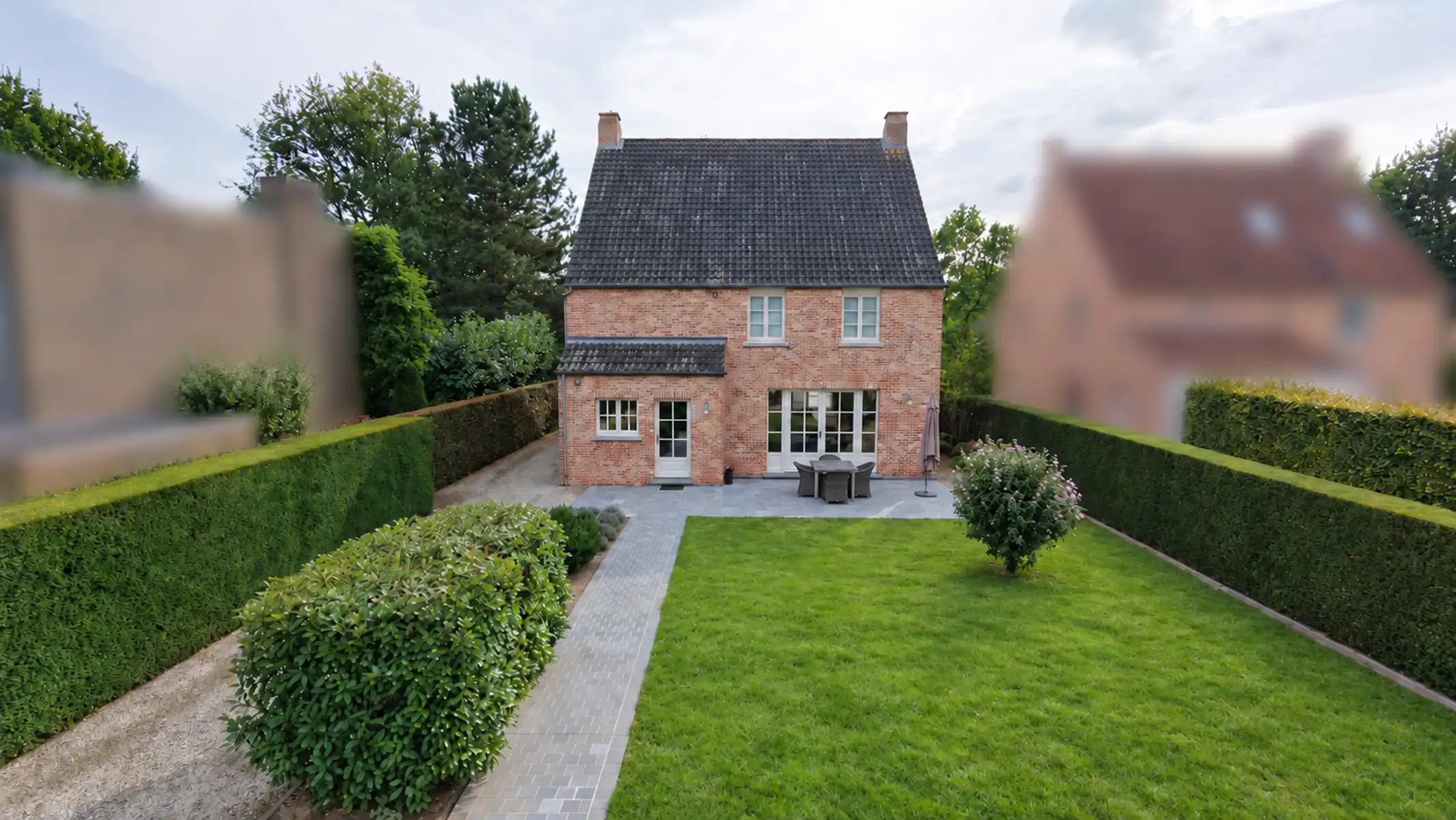 KARAKTERVOLLE PASTORIJWONING MET BIJGEBOUW foto {{pictureIndex}}