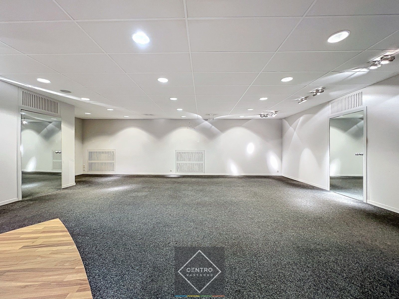 Unieke kantoorruimten van 660m² te Roeselare - dicht bij de Grote Markt aan zeer AANTREKKELIJKE prijs! foto 21