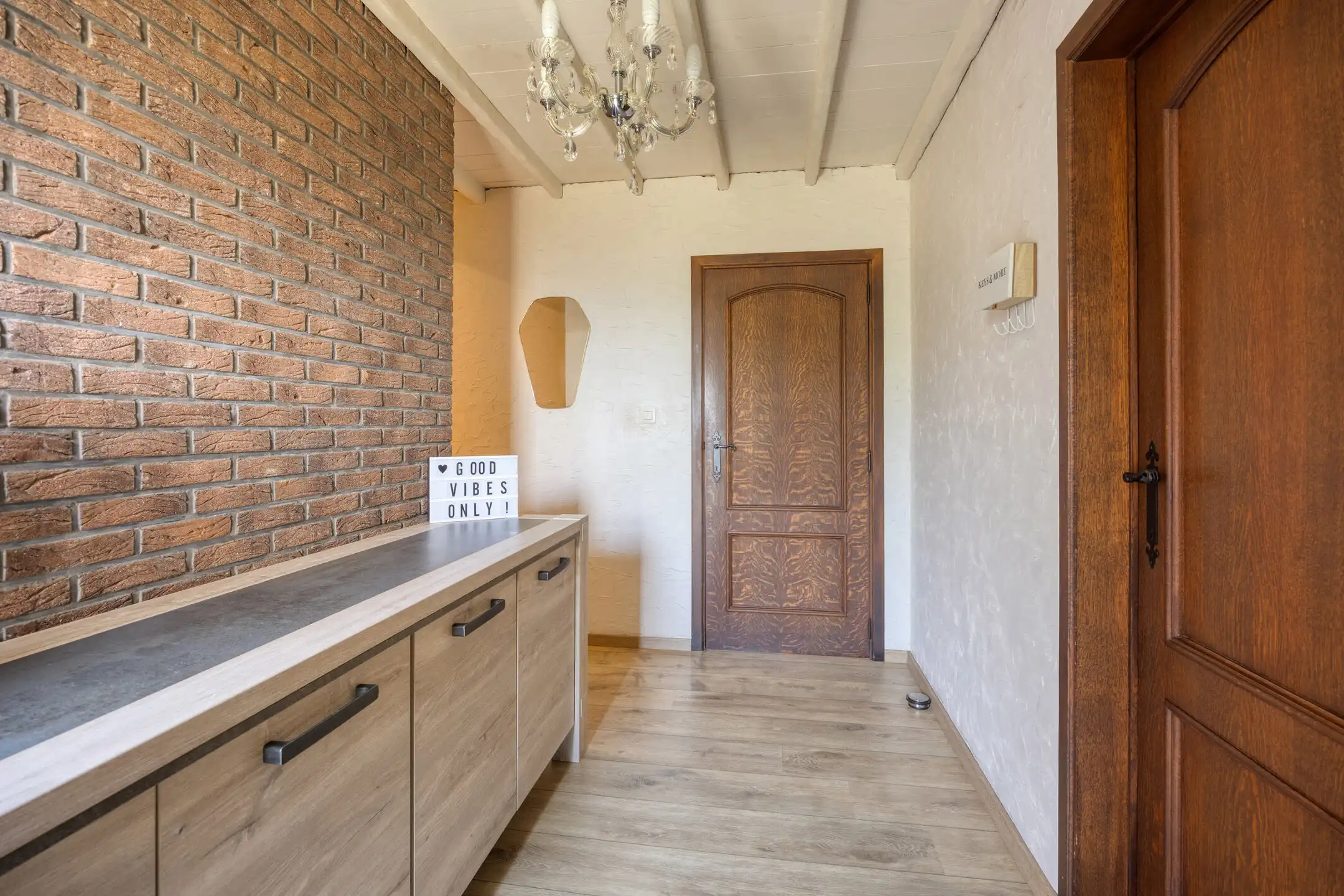 Ruime vrijstaande woning met potentieel foto 2