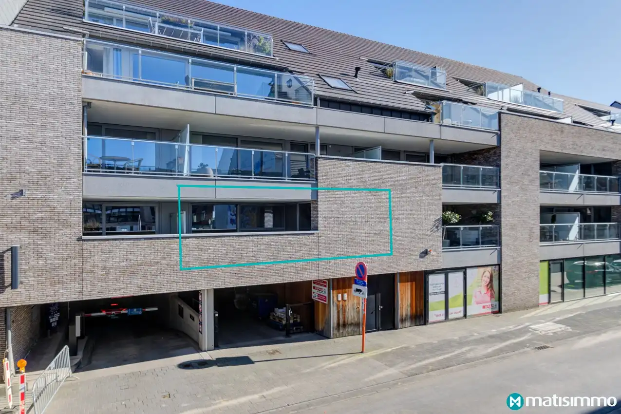 INSTAPKLAAR APPARTEMENT MET 2 SLAAPKAMERS EN AUTOSTAANPLAATS IN HET CENTRUM VAN BILZEN foto {{pictureIndex}}
