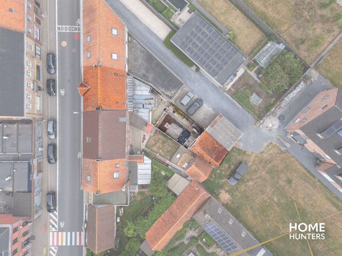 Statige gezinswoning met tuin en bijgebouw foto 18