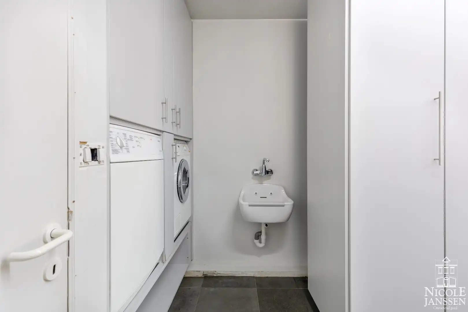 Zeer moderne en luchtige woning met twee slaapkamers gelegen op een rustige locatie foto 21