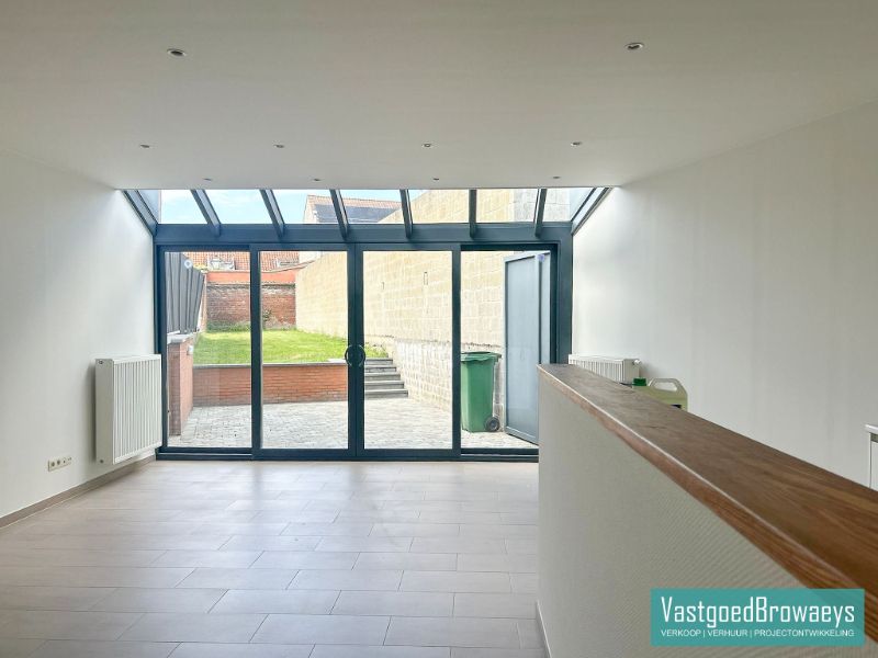 Instapklaar gelijkvloersappartement met terras en tuin foto 3