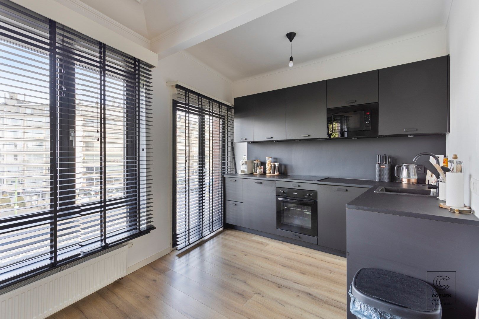 Prachtig gerenoveerd appartement met 2 slaapkamers, terras en bew. opp. van 80m2! foto 7