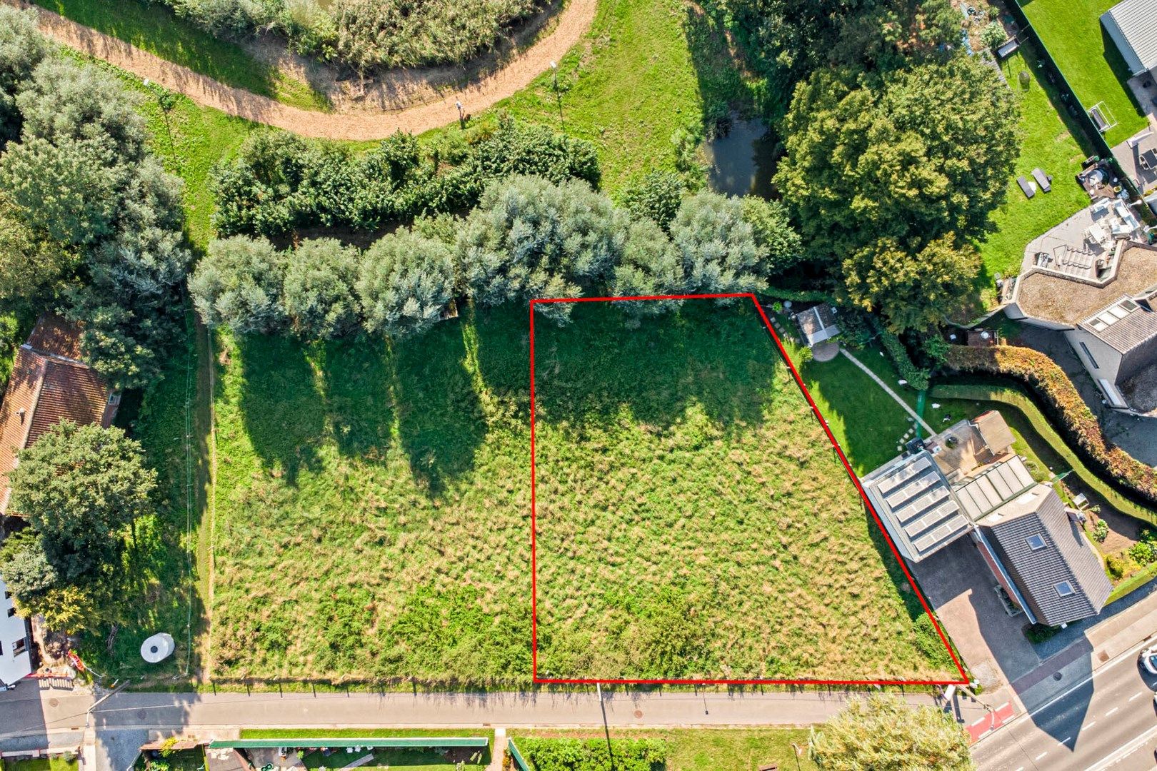 Perceel bouwgrond voor open bebouwing met open zicht - lot 1 foto {{pictureIndex}}