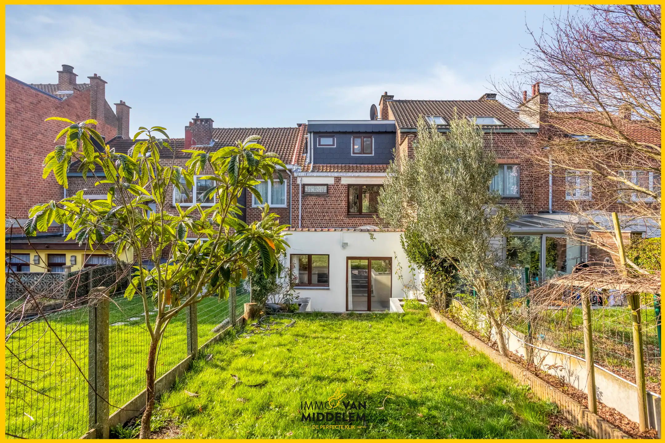 GERENOVEERDE BEL-ÉTAGE MET 3 SLAAPKAMERS EN TUIN foto 2