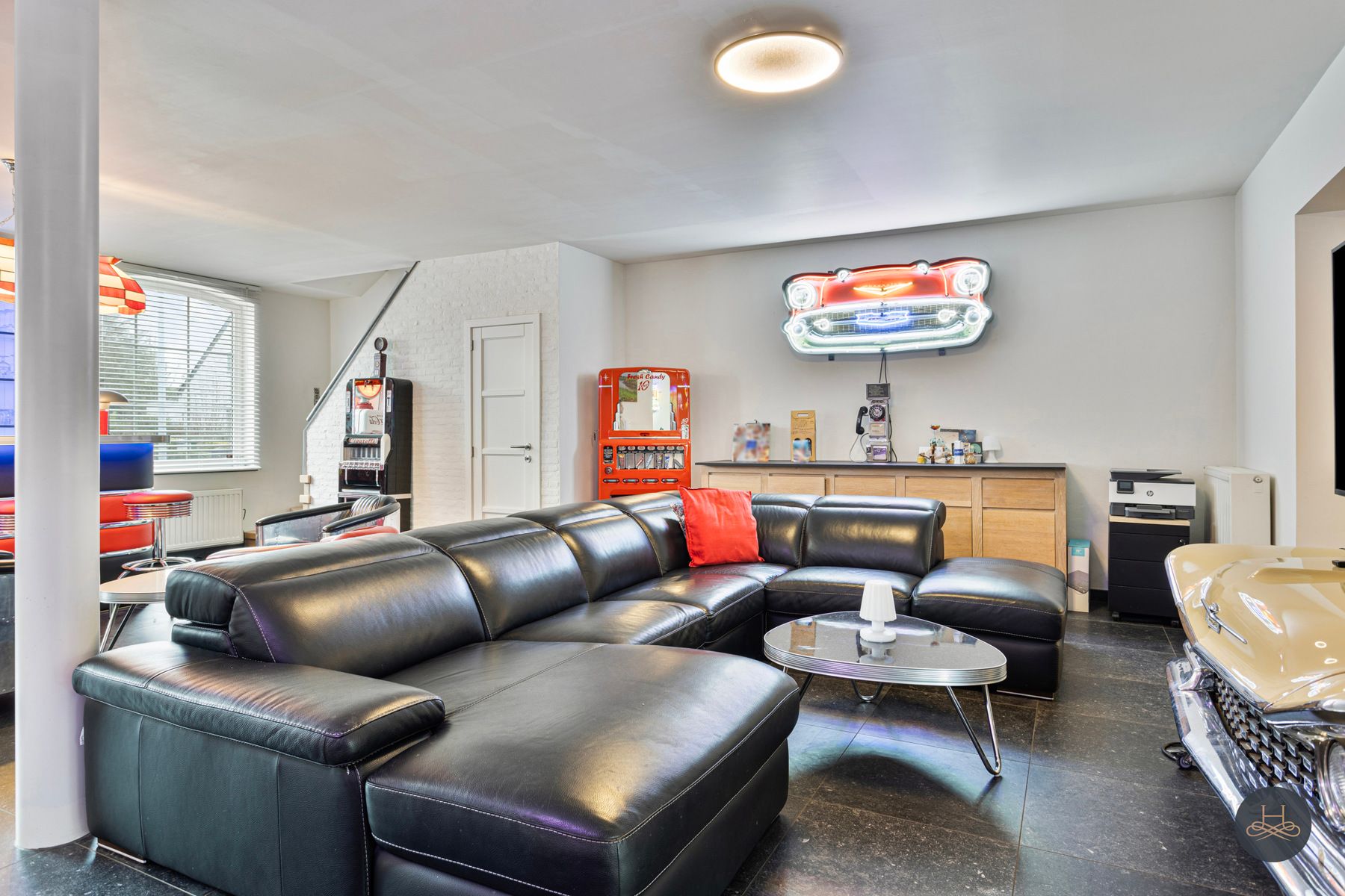 Gerenoveerde woning met grote garage/opslagplaats van +- 90 m2 foto 8