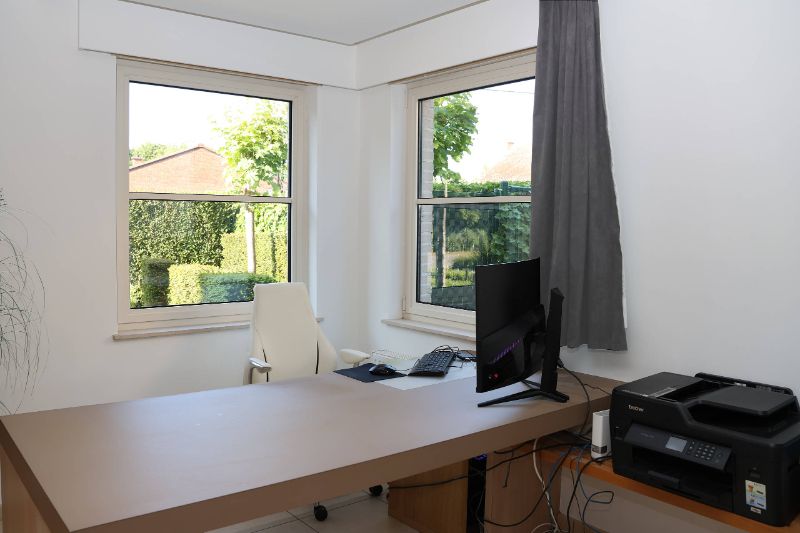 Zeer rustig gelegen villa van 330m² op 8a45ca met prachtige zuidgerichte tuin foto 13