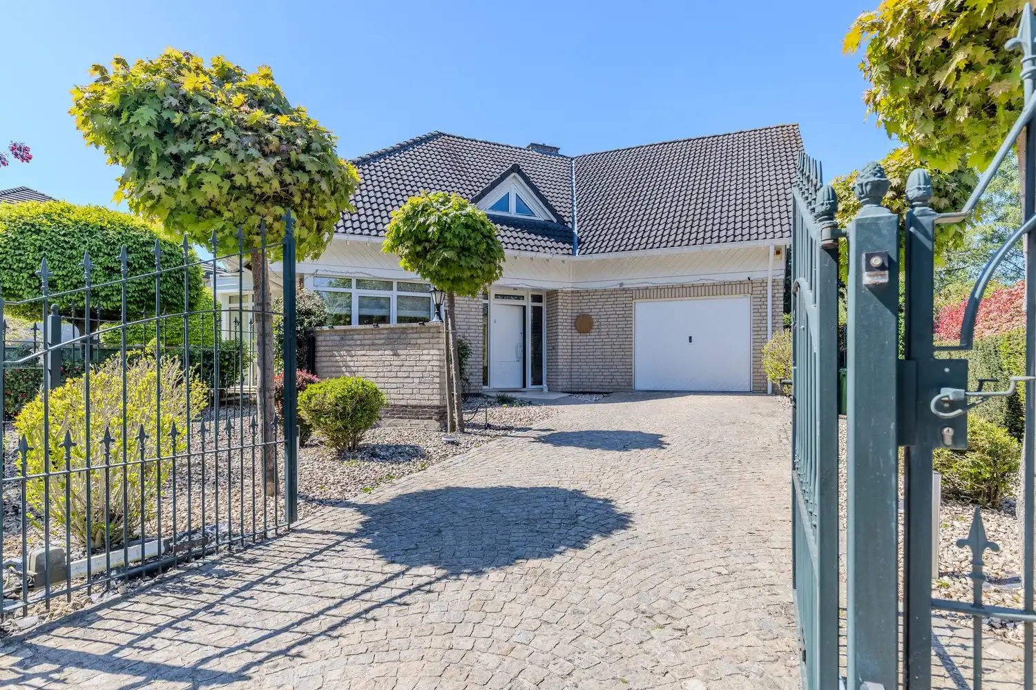 Ruime, instapklare vrijstaande woning met 5 slaapkamers en 3 badkamers in het gezellige Neerharen! foto 6