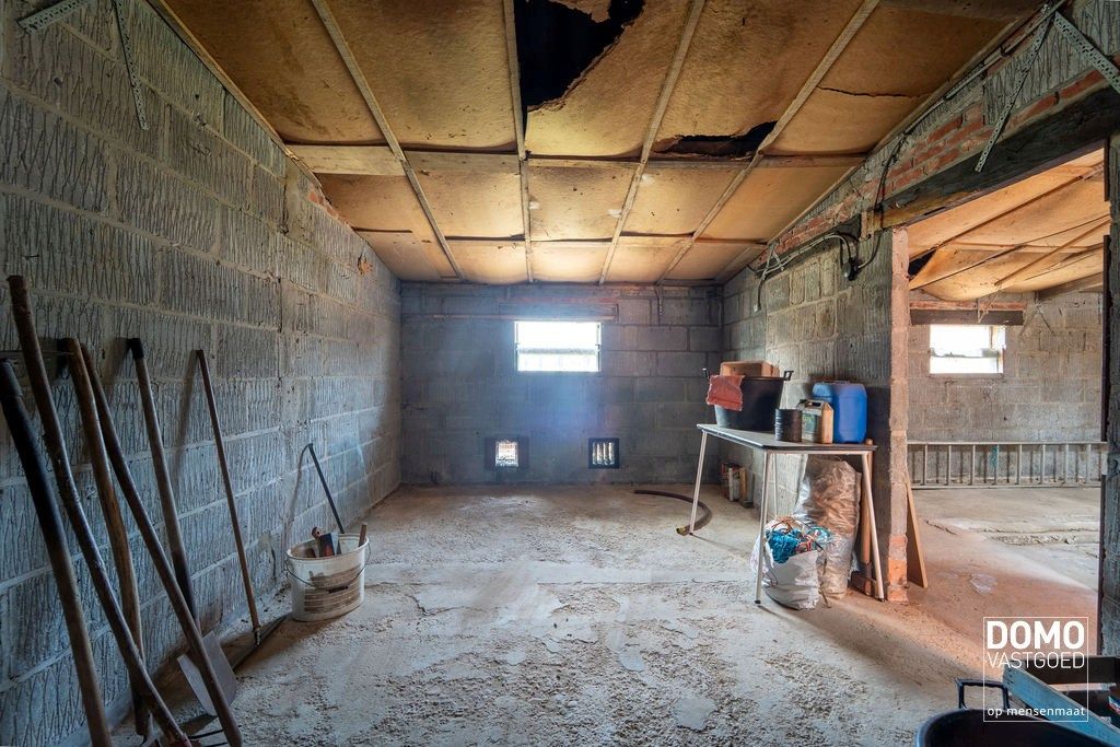 Te renoveren woning met grote tuin en achterliggende stal  foto 16