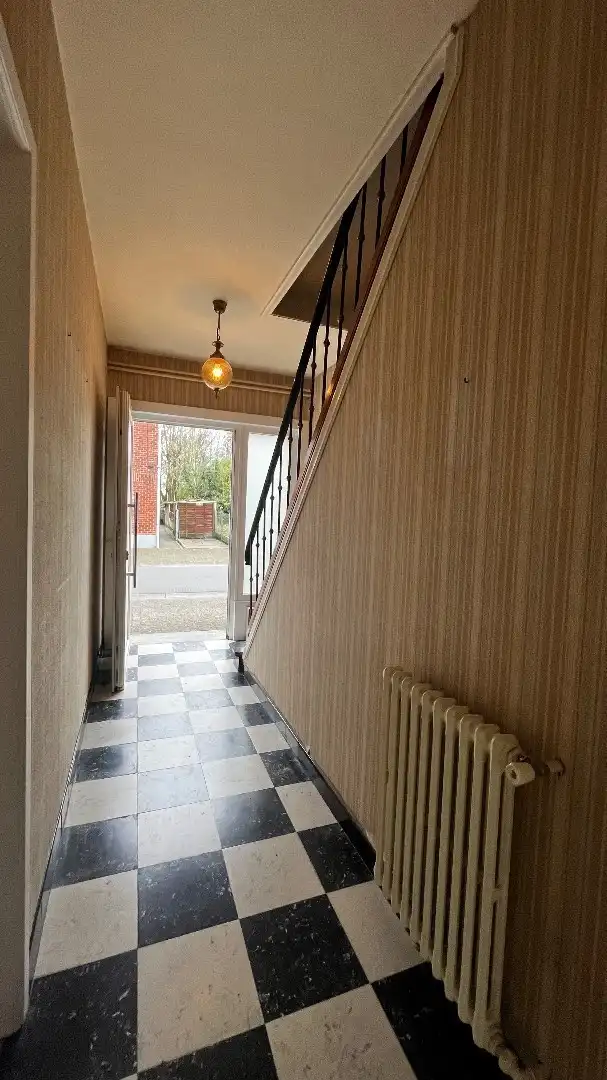 Grote woning met mogelijks vier kamers, garage en ruime tuin foto 7