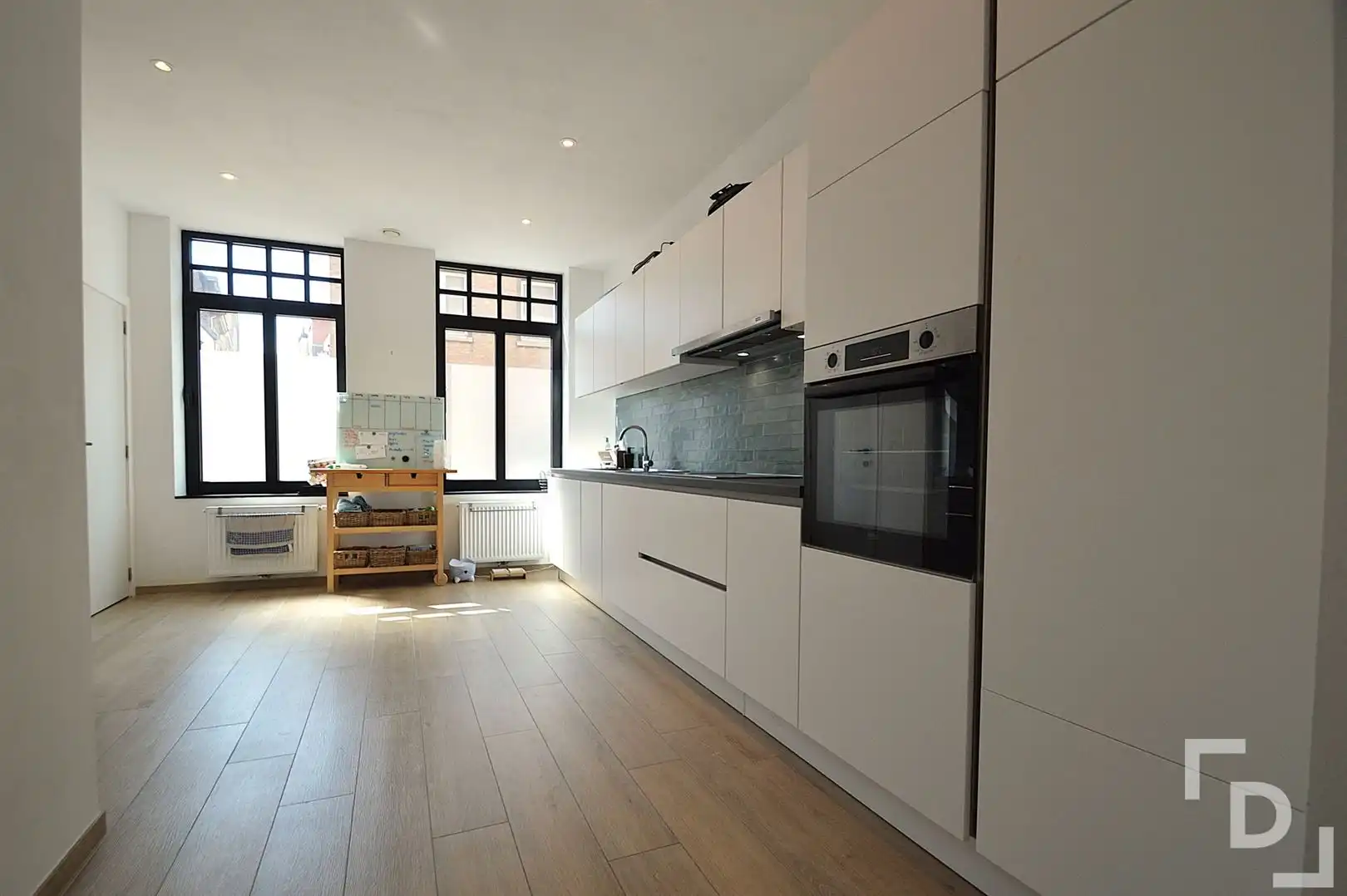 Volledig gerenoveerde, karaktervolle woning met tuin in Ieperse stadscentrum foto 5
