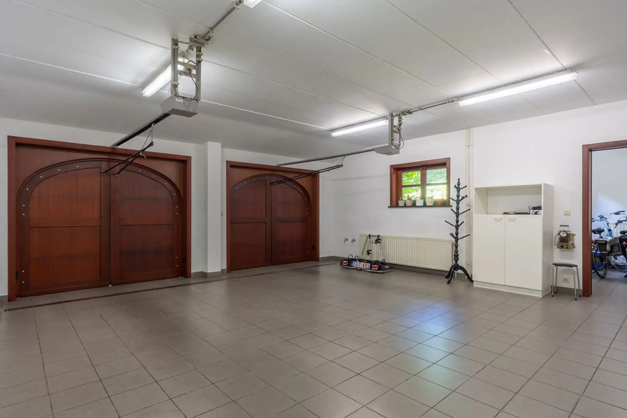 Ruime villa met 6 slpk op 2.295 m² grond met veel privacy foto 48