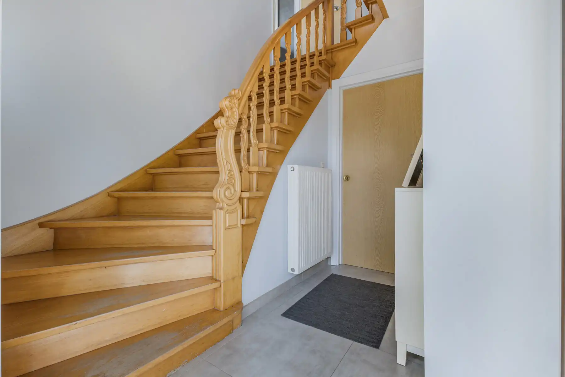 Goed gelegen woning met drie slaapkamers en garage foto 3