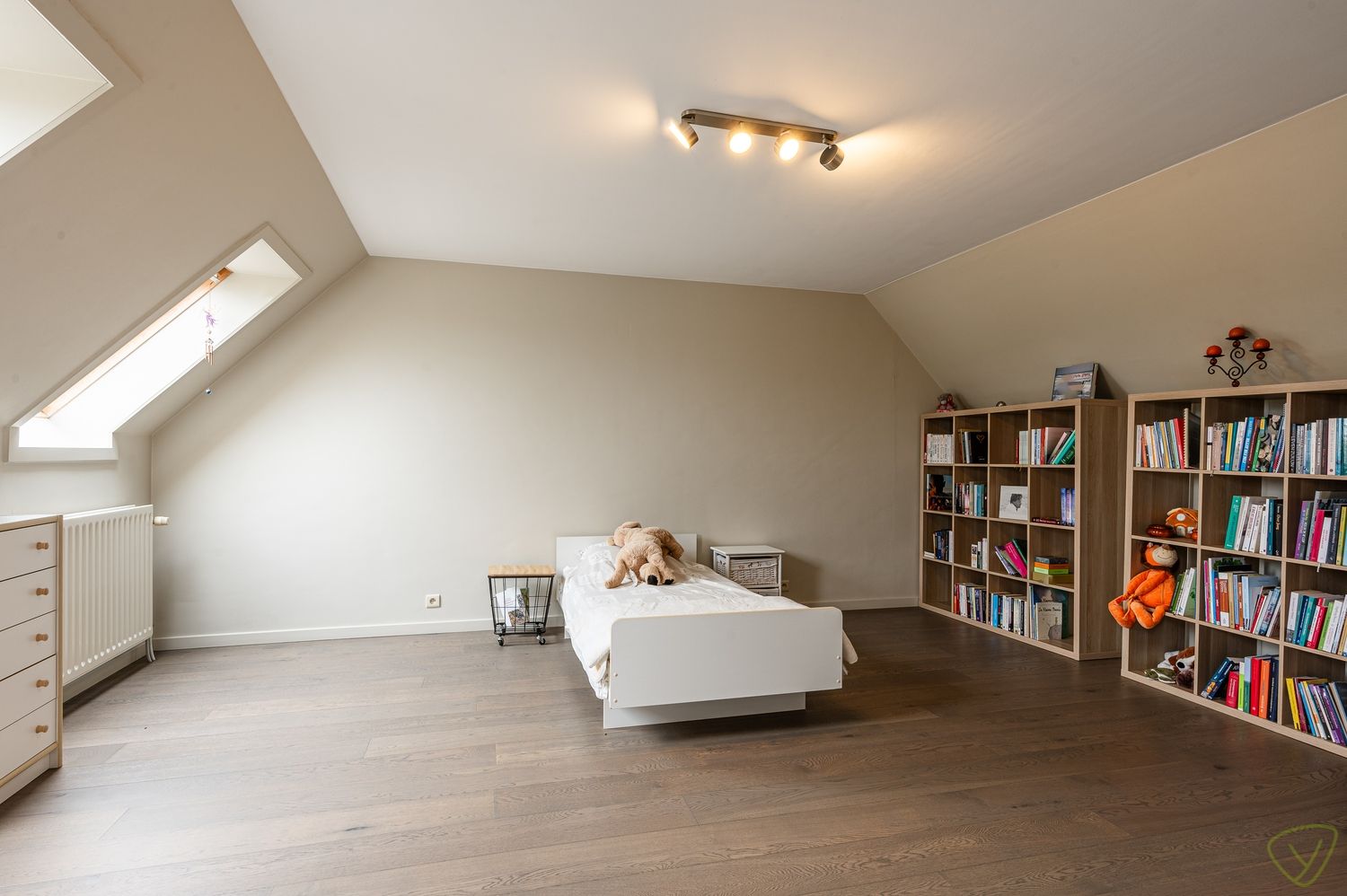 Instapklaar duplex-appartement met terras en garage in Adegem foto 17